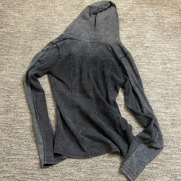 Y2K GUESS top with blings long sleeves with hood - Picture 9 of 13